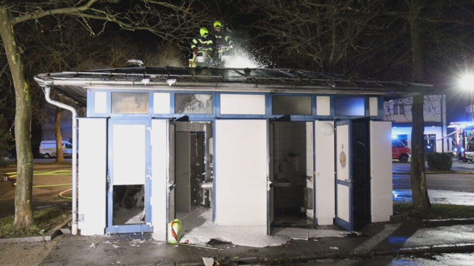 Brand eines Trikes: Öffentliche Toilettenanlage in Marchtrenk durch Feuer schwer beschädigt